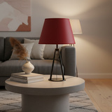 Abat-jour rouge conique sur pied de lampe moderne