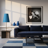 Ambiance contemporaine abat-jour conique bleu pétrole
